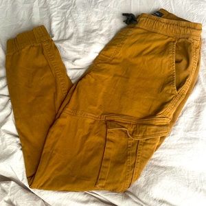 Men’s jogger pants (size med)